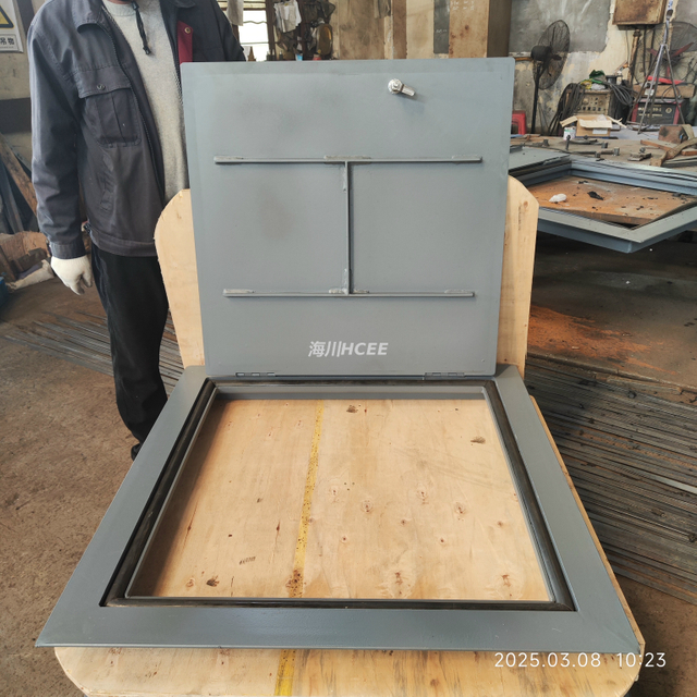 تفقس مربع Weathertight مع المفتاح